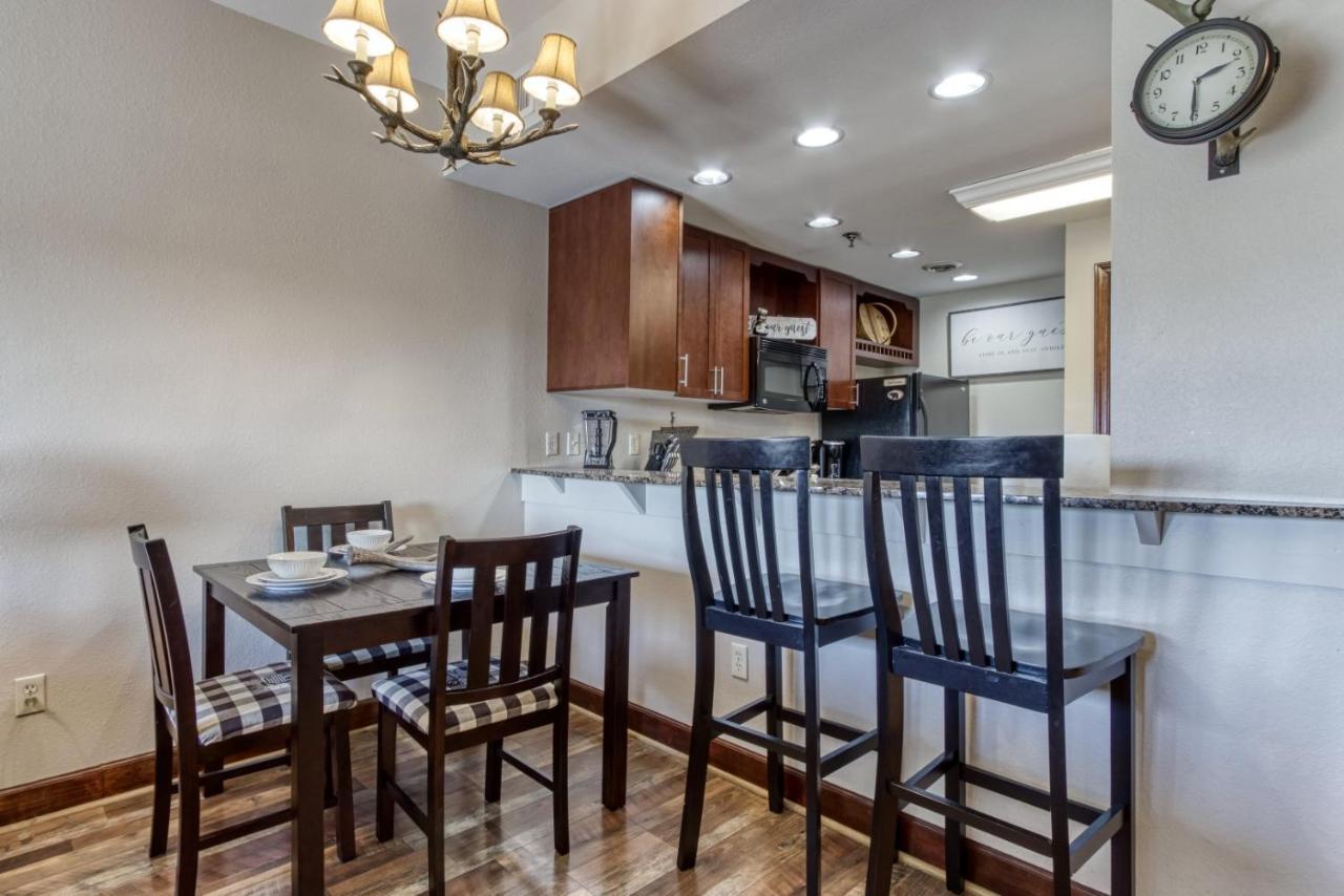 Gorgeous 2Bd 2Bth Condo With Mountain Views Pool Hot Tub Game Room Close To Parkway Pigeon Forge Exteriör bild