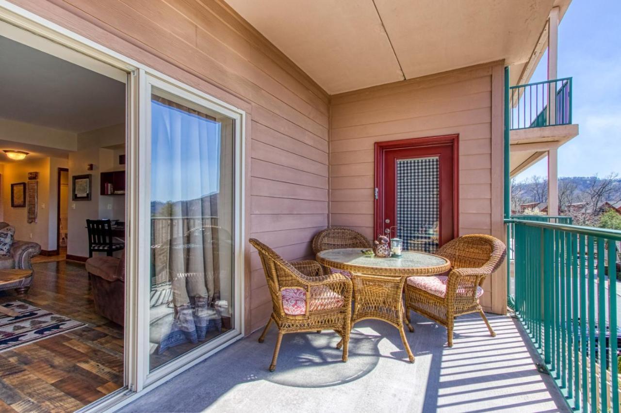 Gorgeous 2Bd 2Bth Condo With Mountain Views Pool Hot Tub Game Room Close To Parkway Pigeon Forge Exteriör bild