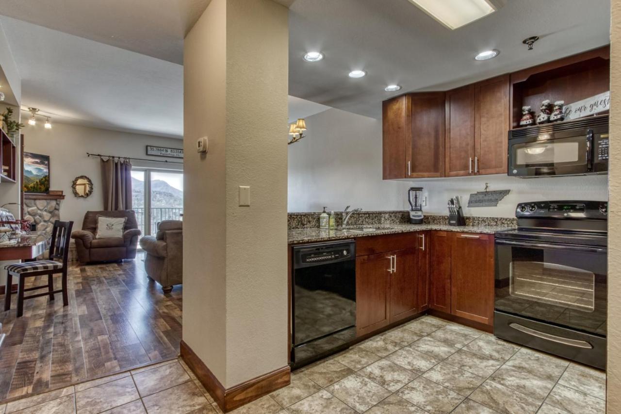 Gorgeous 2Bd 2Bth Condo With Mountain Views Pool Hot Tub Game Room Close To Parkway Pigeon Forge Exteriör bild
