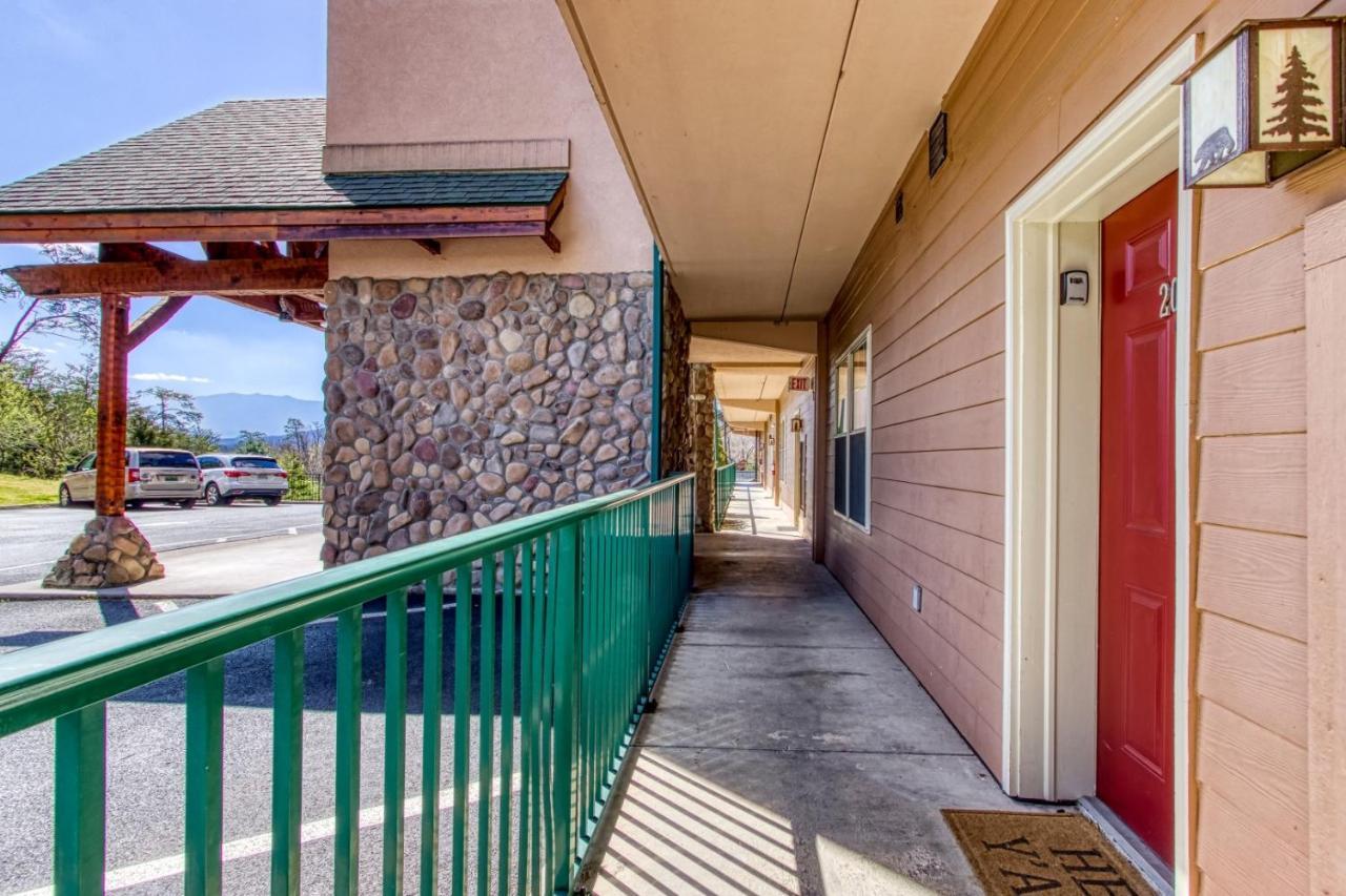 Gorgeous 2Bd 2Bth Condo With Mountain Views Pool Hot Tub Game Room Close To Parkway Pigeon Forge Exteriör bild