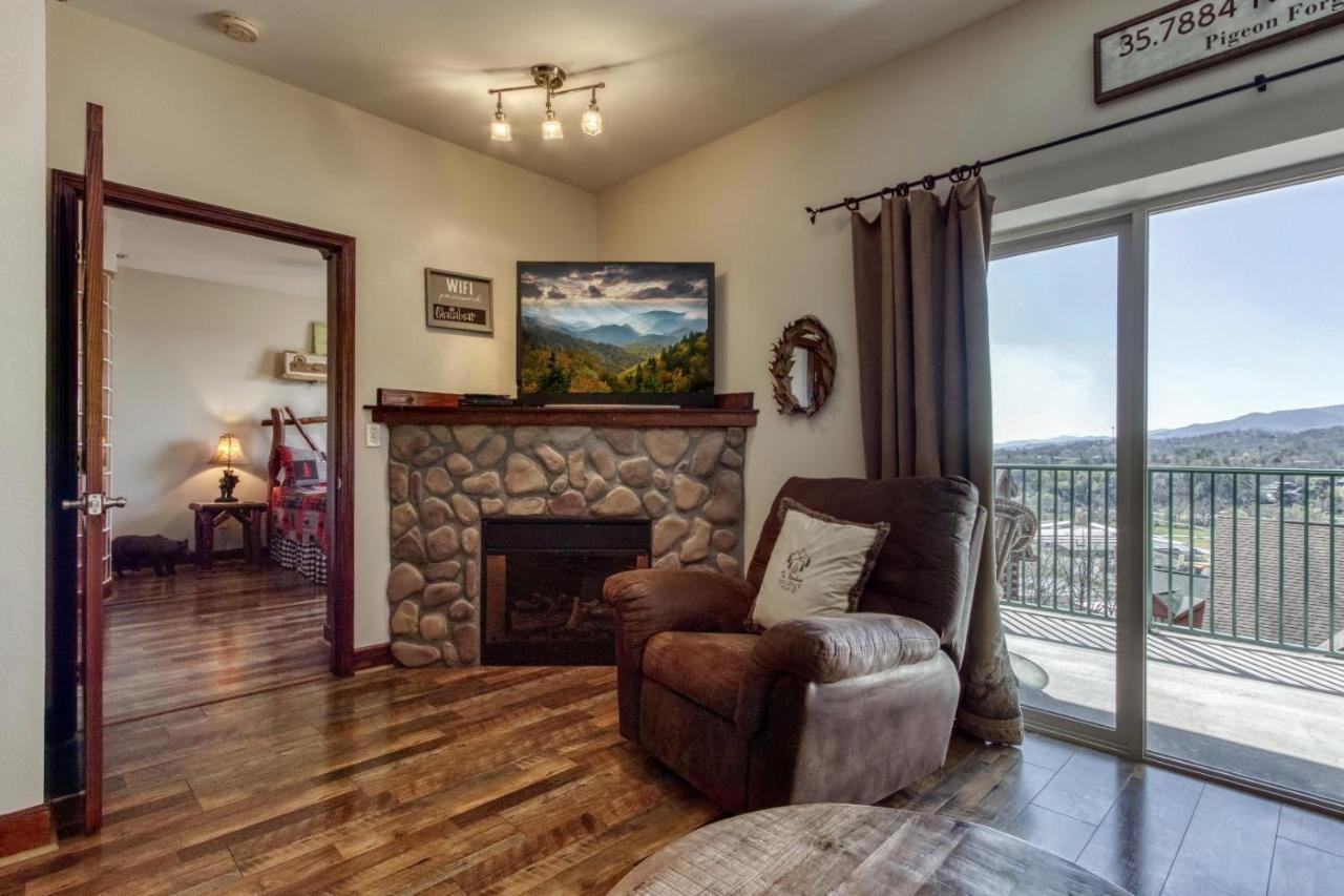 Gorgeous 2Bd 2Bth Condo With Mountain Views Pool Hot Tub Game Room Close To Parkway Pigeon Forge Exteriör bild