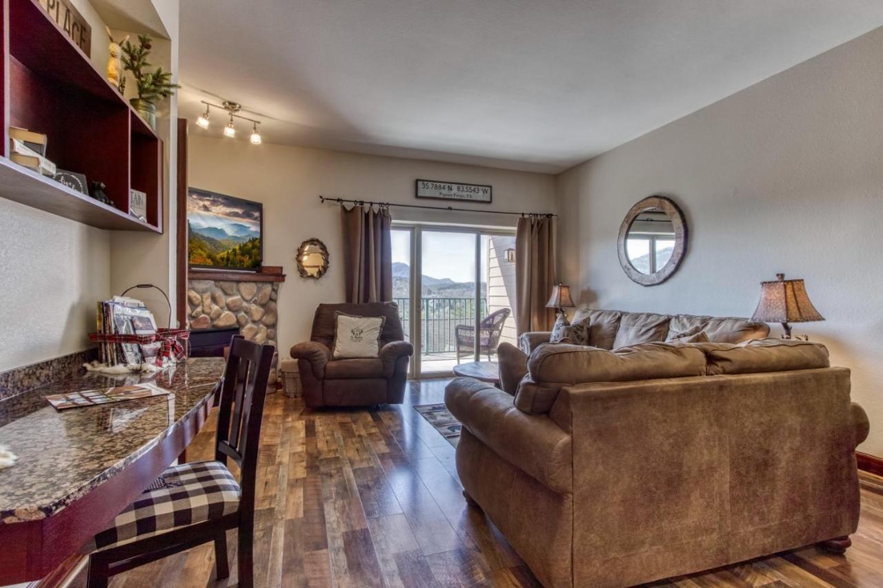Gorgeous 2Bd 2Bth Condo With Mountain Views Pool Hot Tub Game Room Close To Parkway Pigeon Forge Exteriör bild