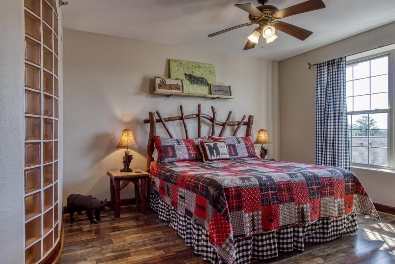 Gorgeous 2Bd 2Bth Condo With Mountain Views Pool Hot Tub Game Room Close To Parkway Pigeon Forge Exteriör bild