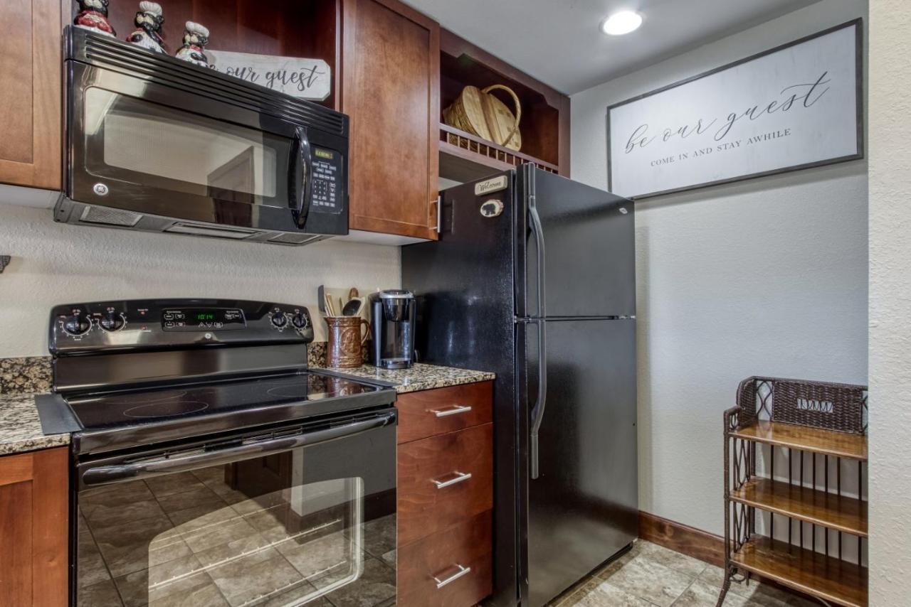Gorgeous 2Bd 2Bth Condo With Mountain Views Pool Hot Tub Game Room Close To Parkway Pigeon Forge Exteriör bild